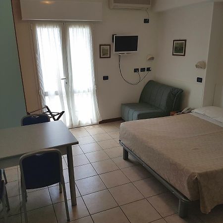 Hotel Residence Adriana Cesenatico Eksteriør billede